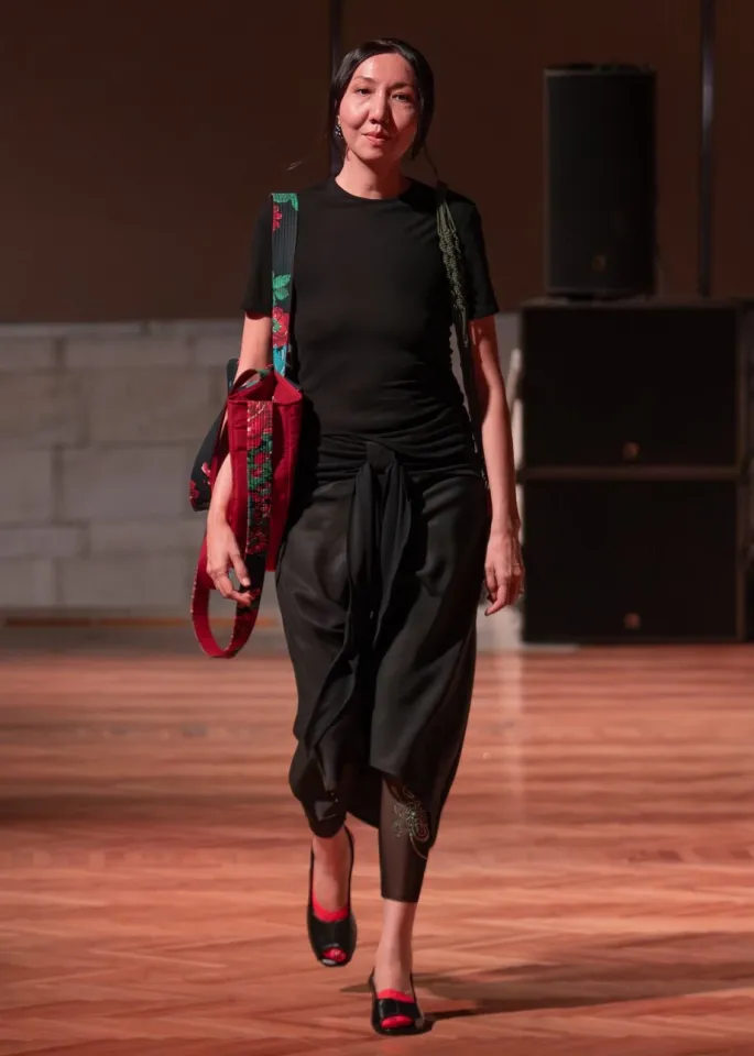 Богатый дастархан на J.KIM: как прошел показ коллекции весна-лето 2026 Quroq