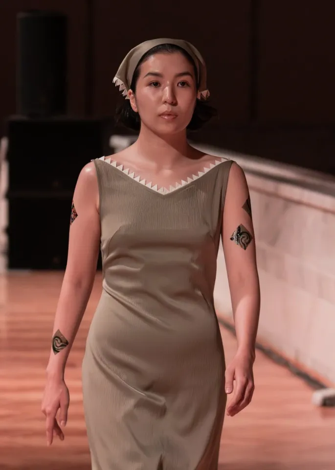 Богатый дастархан на J.KIM: как прошел показ коллекции весна-лето 2026 Quroq