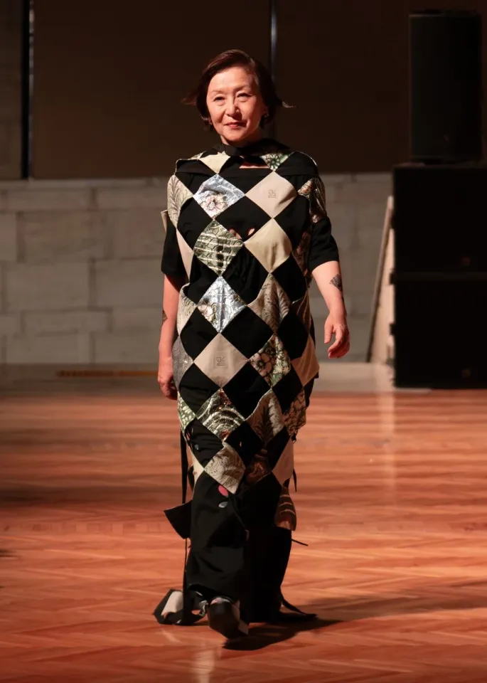 Богатый дастархан на J.KIM: как прошел показ коллекции весна-лето 2026 Quroq