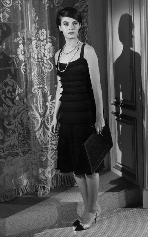 Дельфин Сейриг в маленьком черном платье à la Marienbad