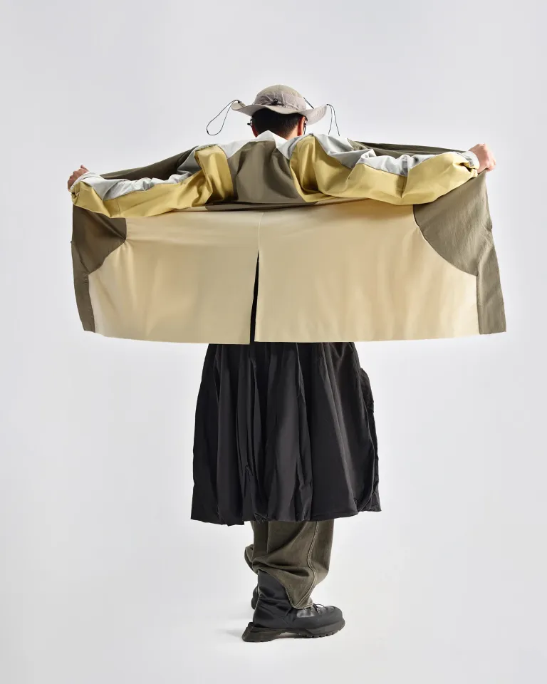 Джинсы, жилет, белдемше, парка, панама мен сөмке – Fuzzz | Фотосуретші: Мария Slozhnomarya