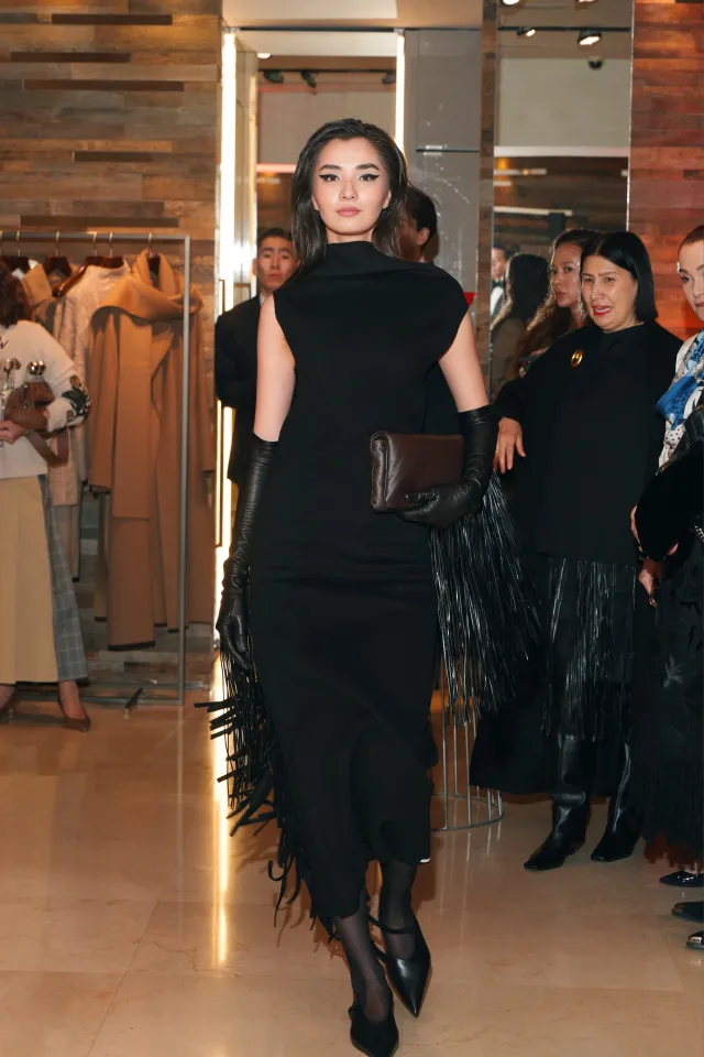 Юбилей Whitney Bag в Max Mara