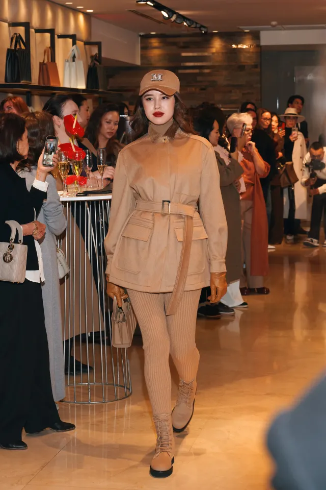 Юбилей Whitney Bag в Max Mara