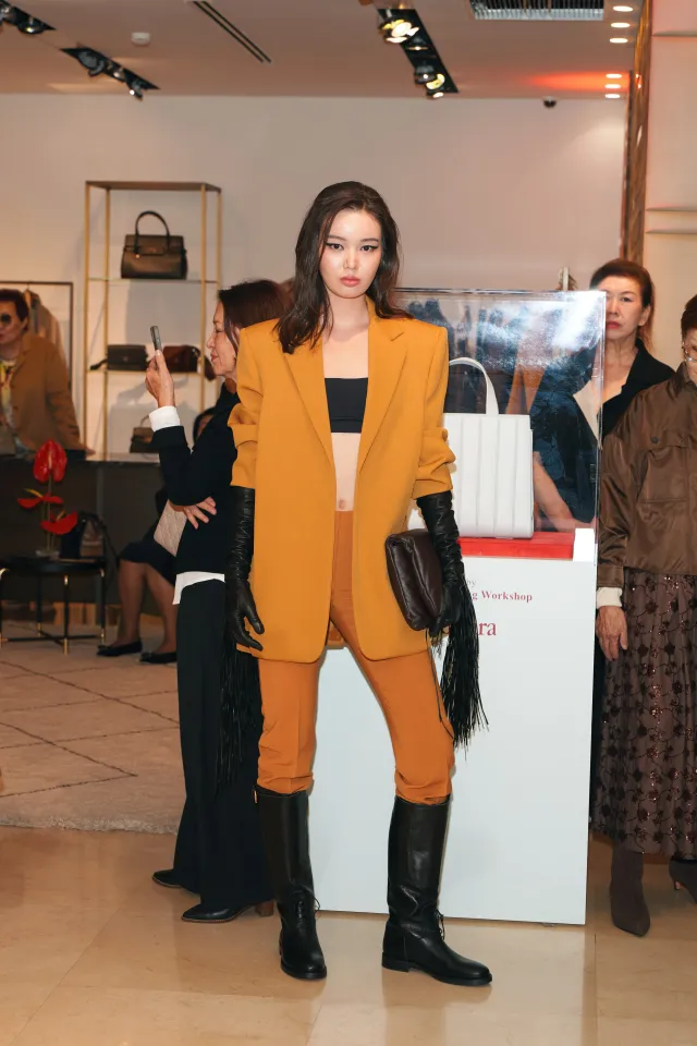 Юбилей Whitney Bag в Max Mara