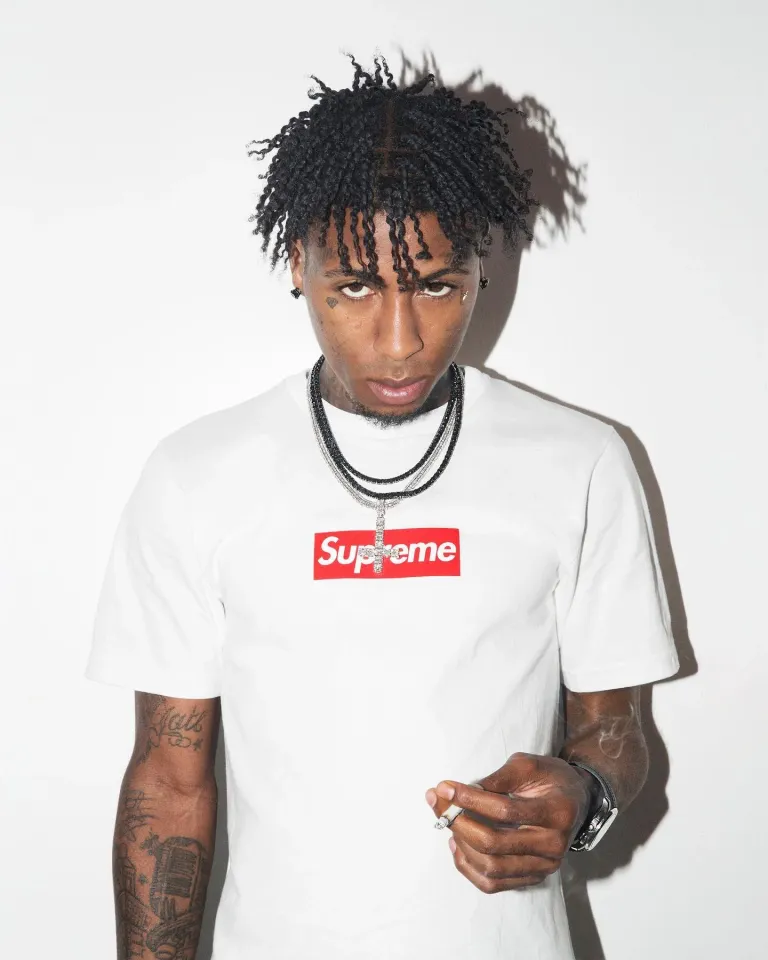 Instagram @supremenewyork
