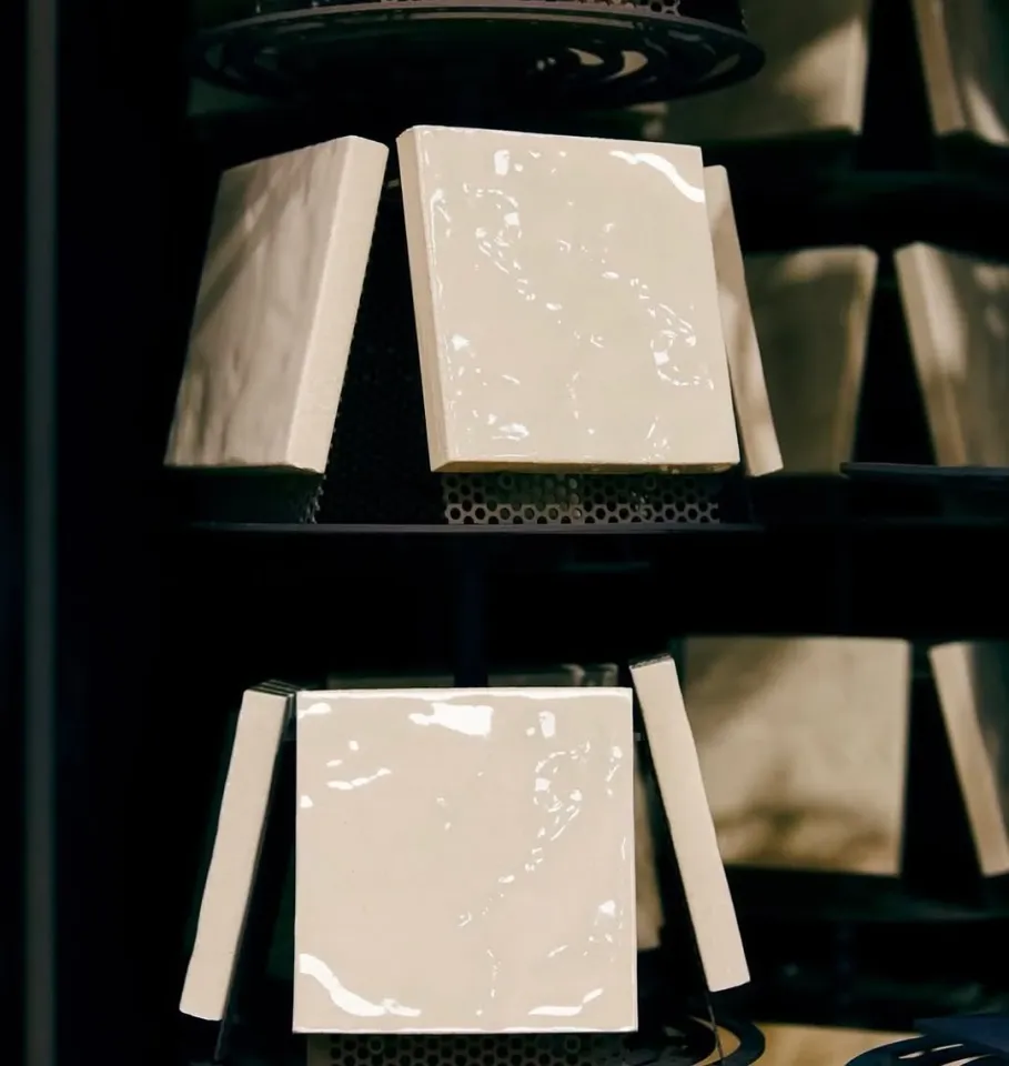 В Шанхае открылся крупнейший магазин Casa Loewe