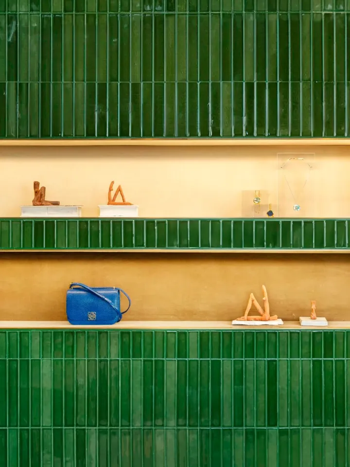 В Шанхае открылся крупнейший магазин Casa Loewe