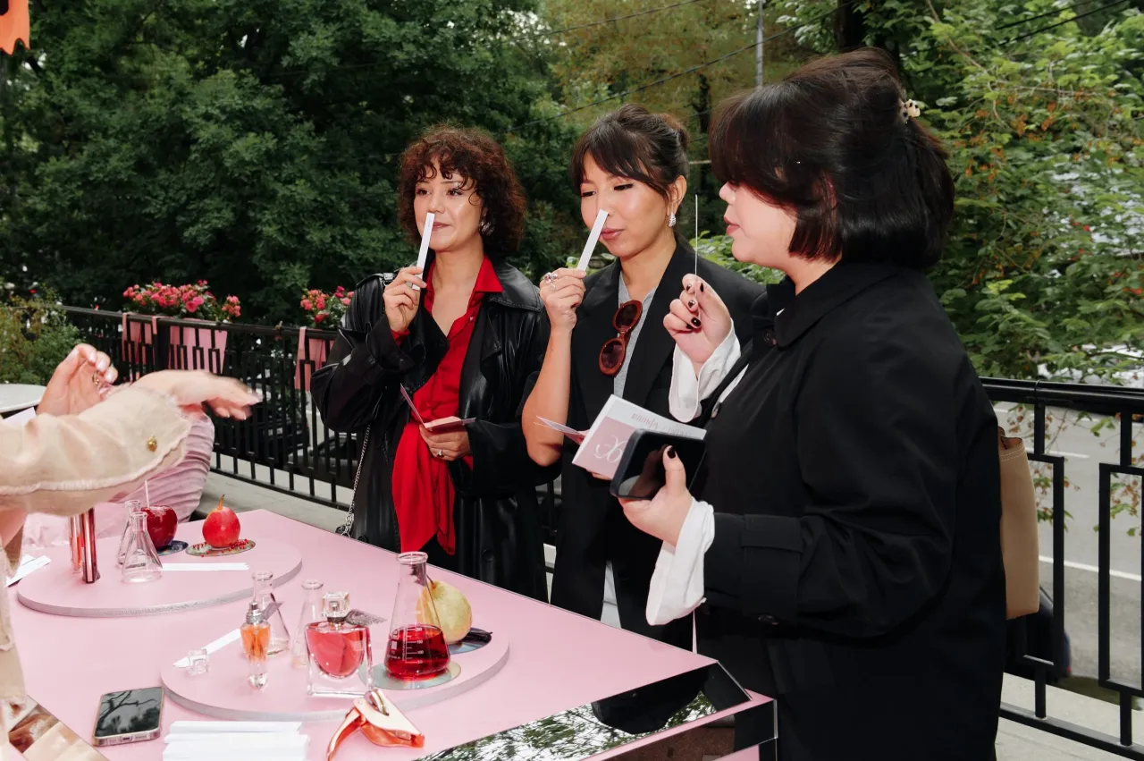 «Афиша» в розовом: Lancôme отмечает 90 лет