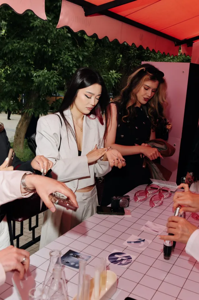 «Афиша» в розовом: Lancôme отмечает 90 лет