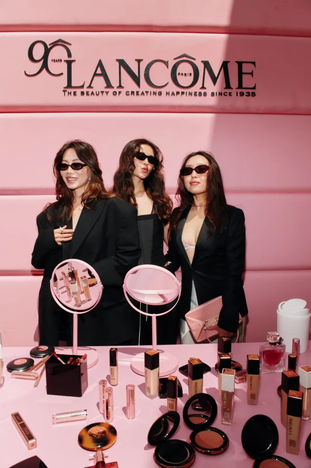 «Афиша» в розовом: Lancôme отмечает 90 лет