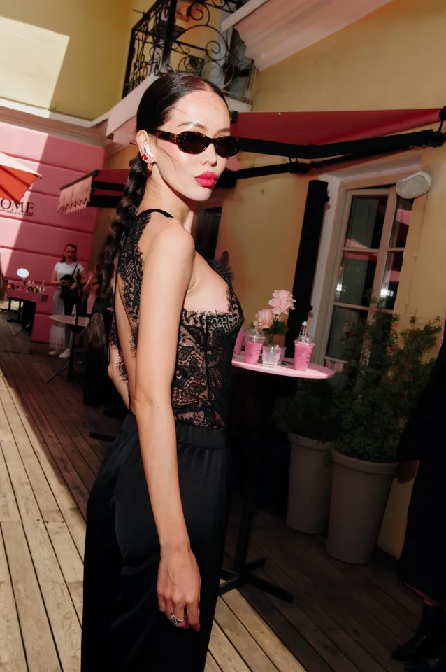 «Афиша» в розовом: Lancôme отмечает 90 лет