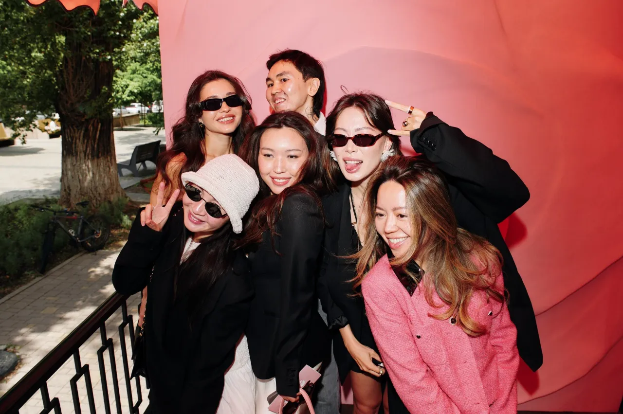 «Афиша» в розовом: Lancôme отмечает 90 лет