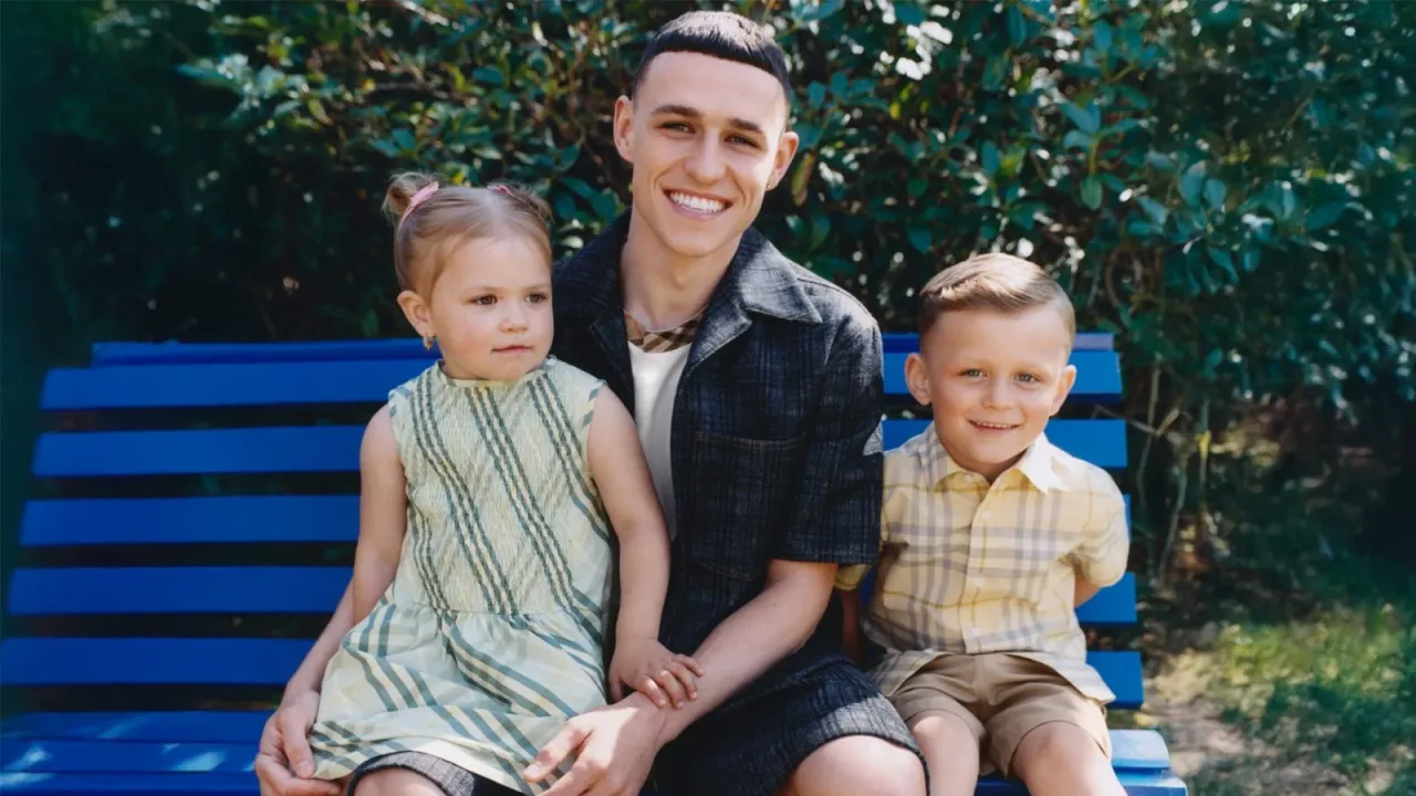 Instagram: @burberry