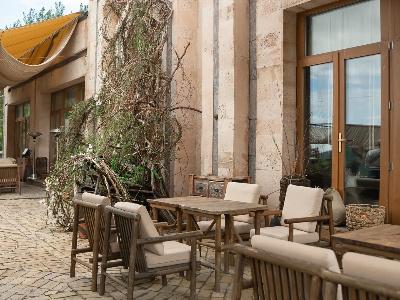 Столики с красивым видом: лучшие летники Алматы