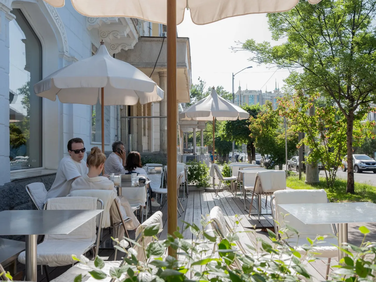 Столики с красивым видом: лучшие летники Алматы