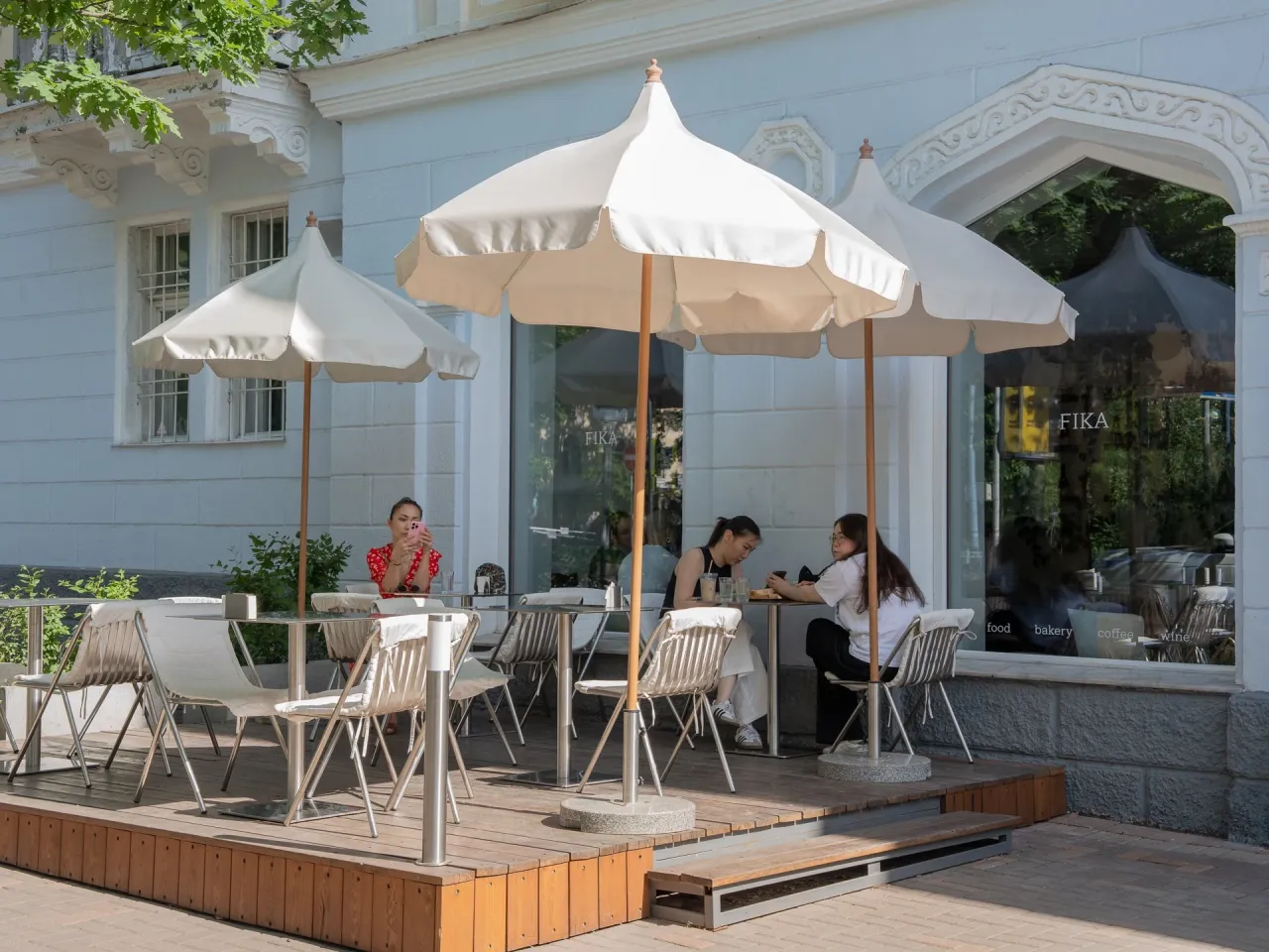 Столики с красивым видом: лучшие летники Алматы