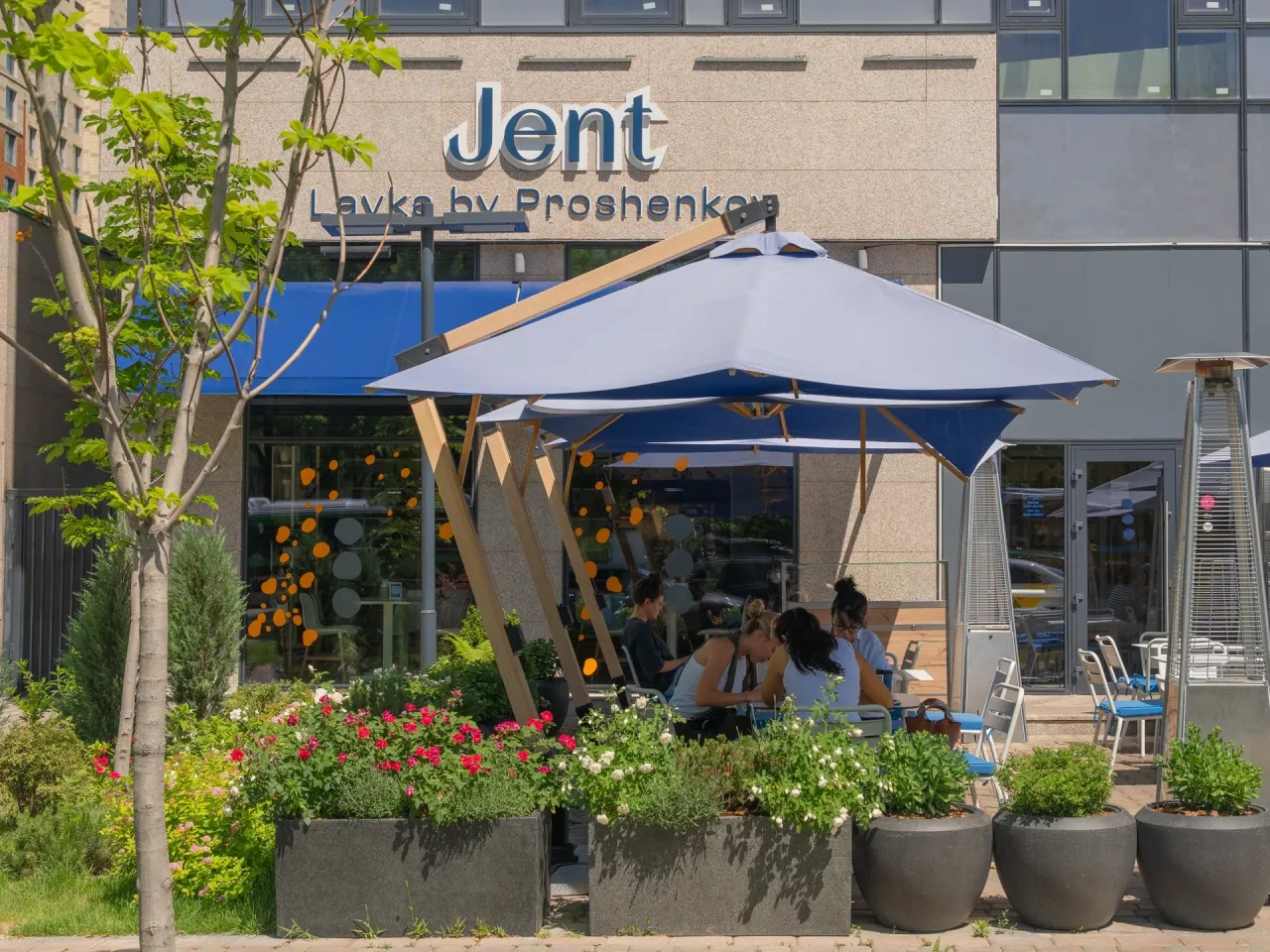 Столики с красивым видом: лучшие летники Алматы