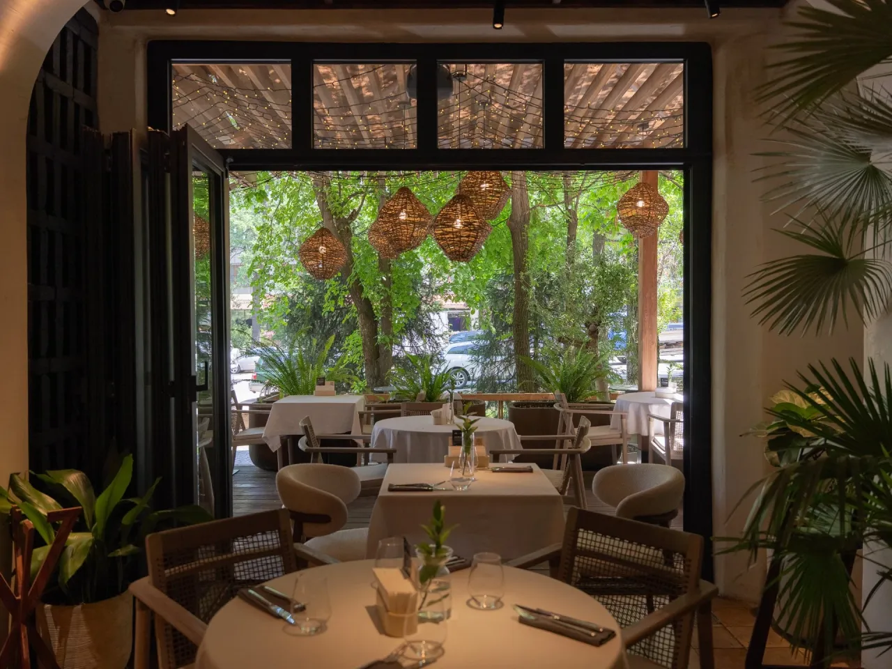 Столики с красивым видом: лучшие летники Алматы