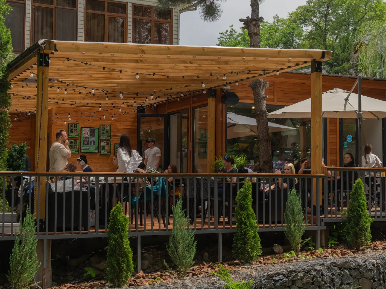 Столики с красивым видом: лучшие летники Алматы