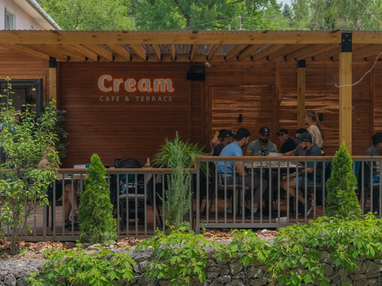 Столики с красивым видом: лучшие летники Алматы