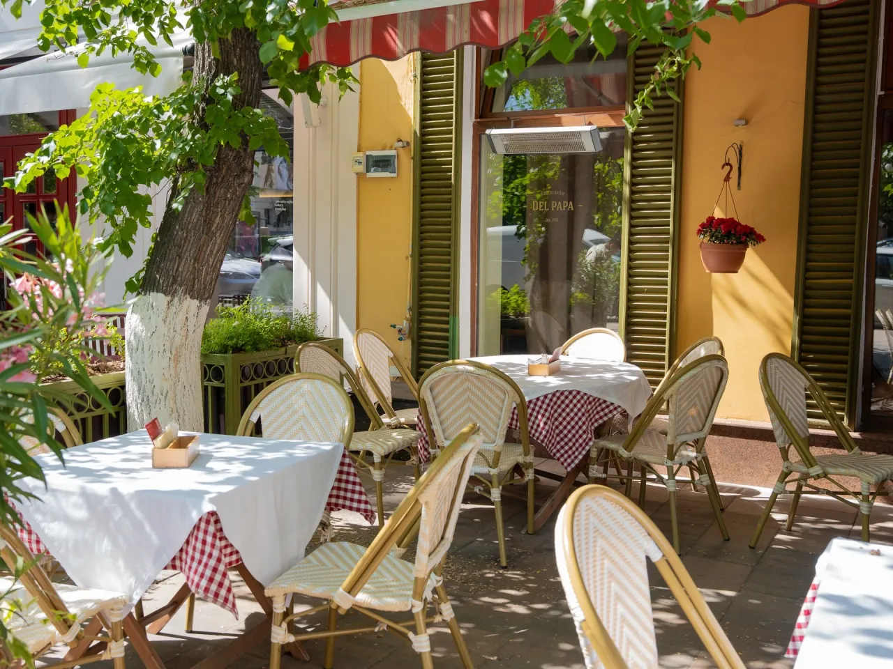 Столики с красивым видом: лучшие летники Алматы