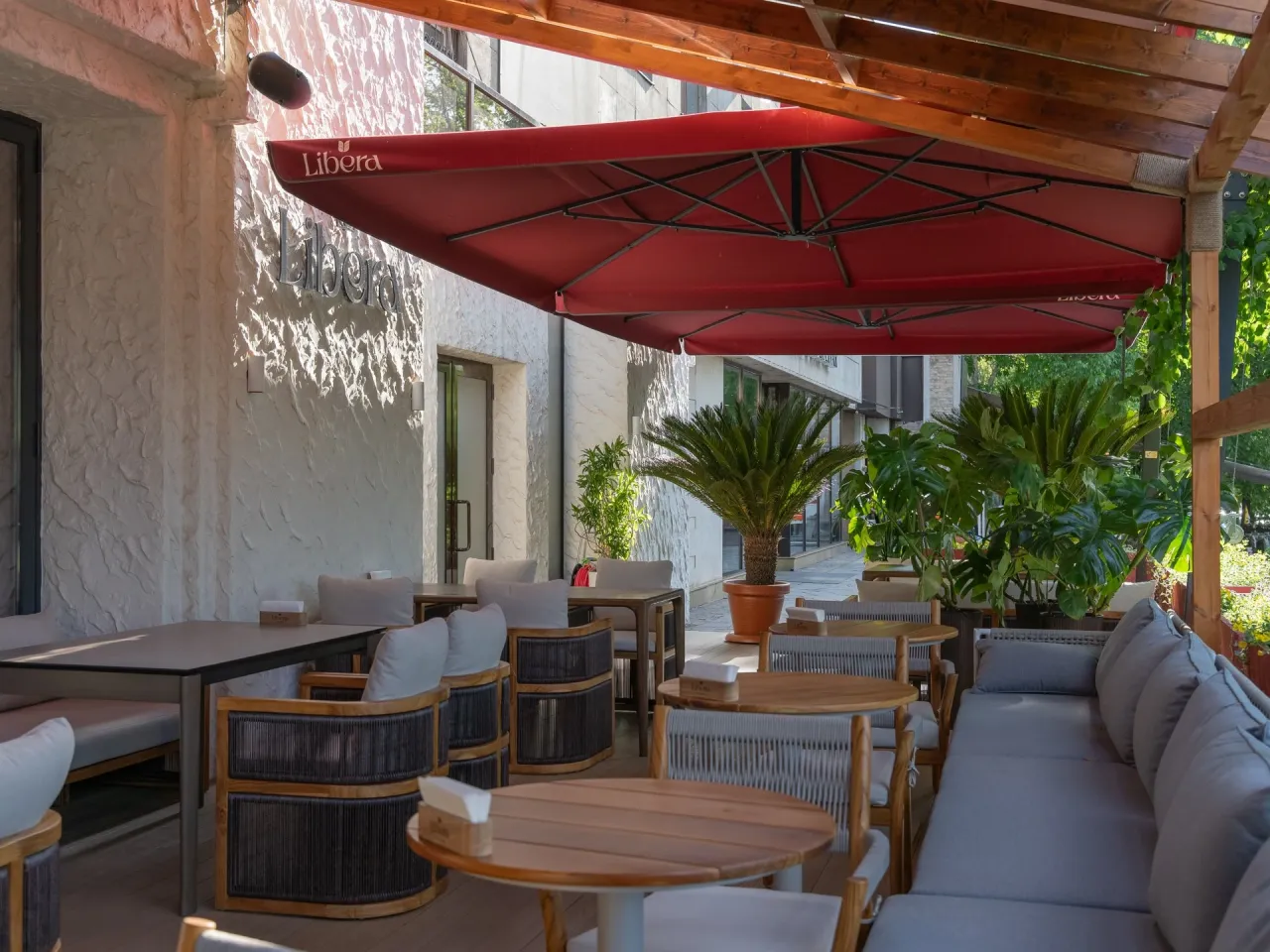 Столики с красивым видом: лучшие летники Алматы