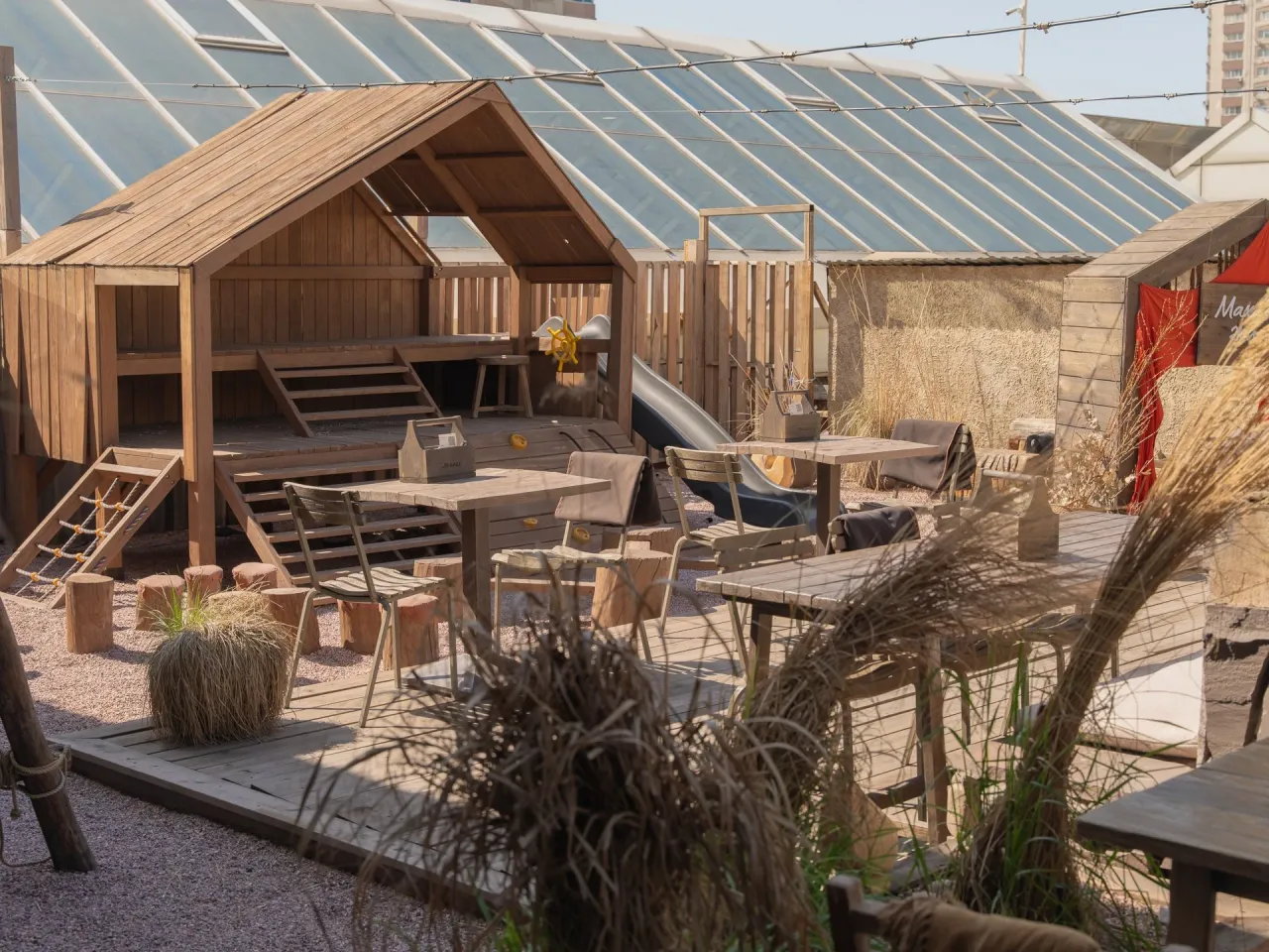 Столики с красивым видом: лучшие летники Алматы