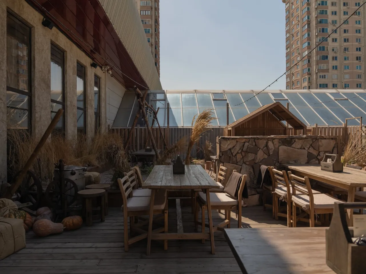 Столики с красивым видом: лучшие летники Алматы