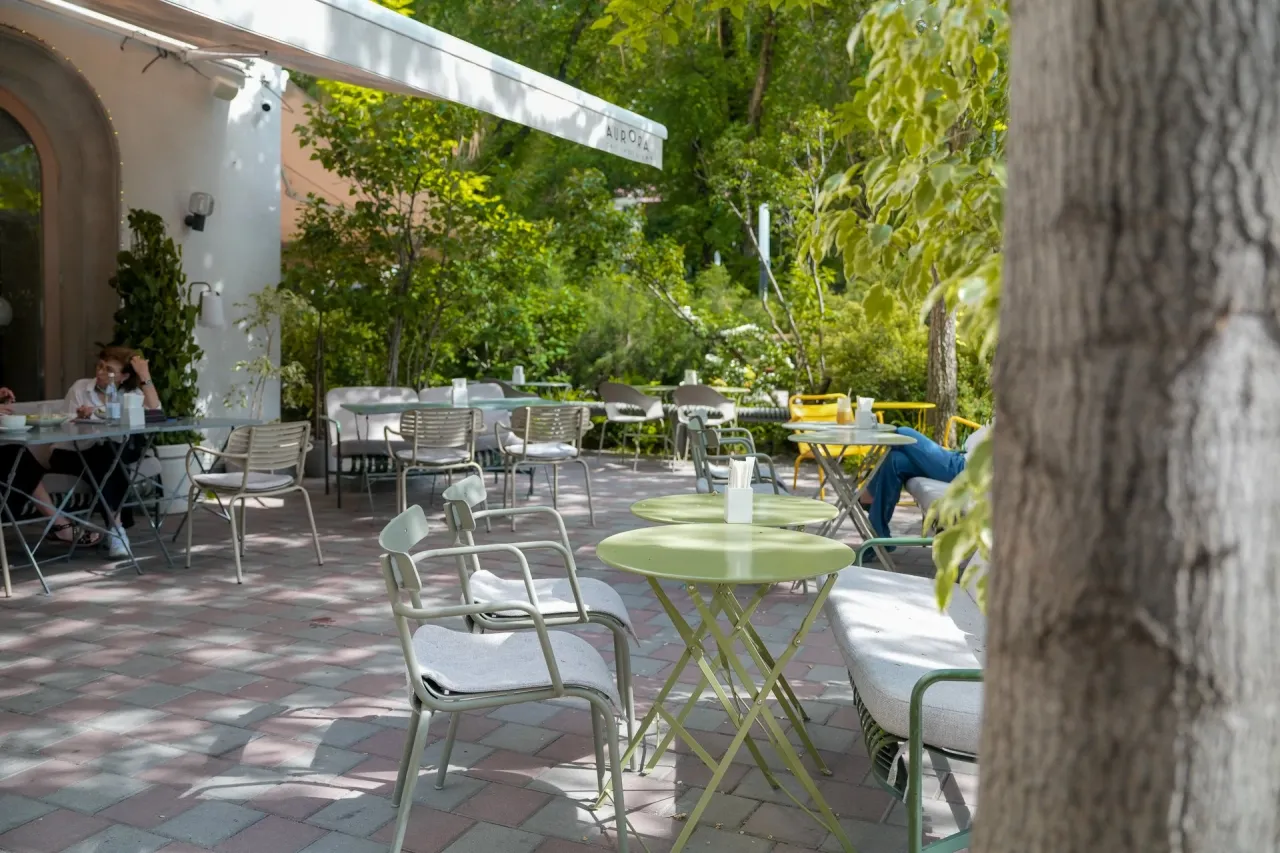 Столики с красивым видом: лучшие летники Алматы