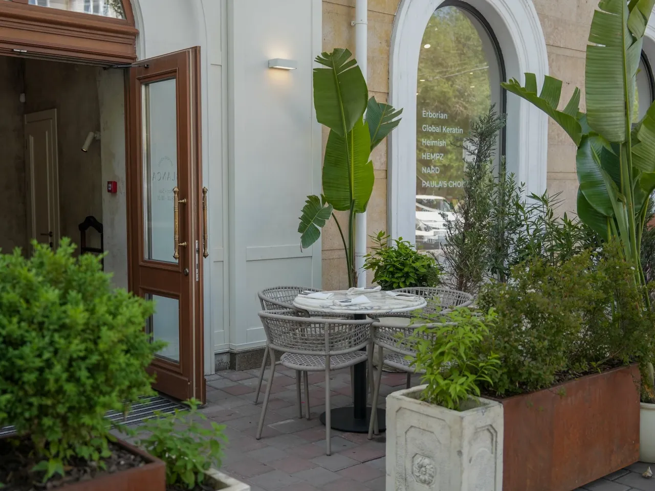 Столики с красивым видом: лучшие летники Алматы