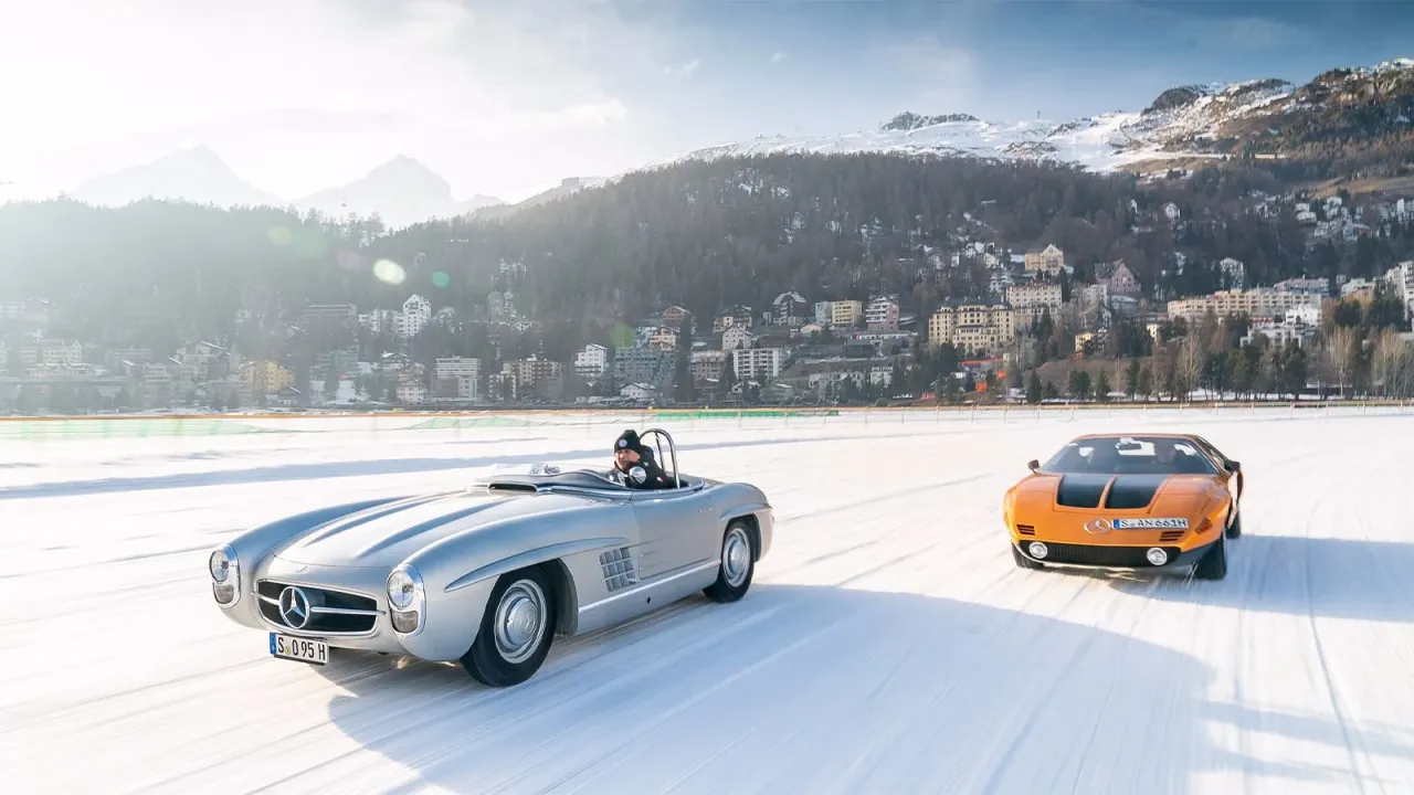 Mercedes-Benz C 111-II (справа) и Mercedes-Benz SLS O'Shea 1957 года (слева) на конкурсе The I.C.E. St. Moritz. | Mercedes-Benz