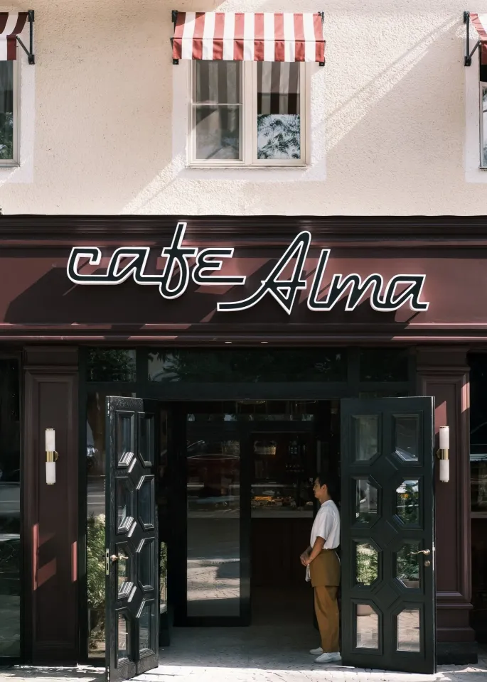 Квартира Кунаева, бар на ступеньках и другие новые места в Алматы