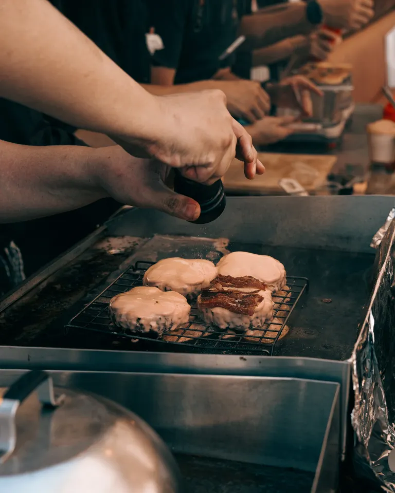 Наука о бургерах: интервью с шефом бангкокского Homeburg Тайки Раттанапонгом Цуботой