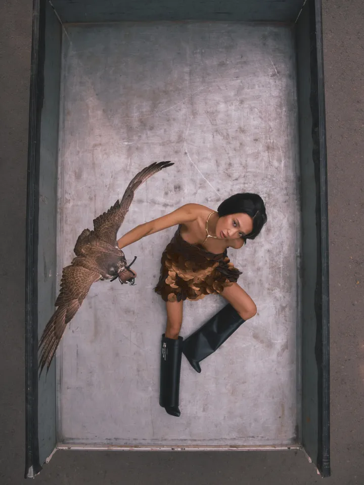 Платье Akhmadullina
Сапоги Givenchy (Saks Fifth Avenue Almaty)
Колье Serpenti Tugobas Bvlgari