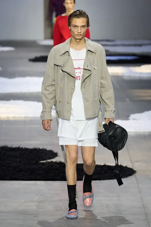 Мужская эмансипация: Prada оголяет мужские ноги в коллекции весна-лето 2026