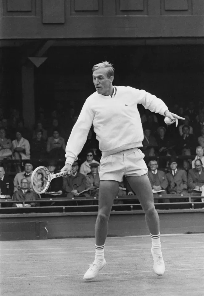 Американский теннисист Стэн Смит принимает участие в чемпионате Уимблдона, 27 июня 1968 года | Getty Images