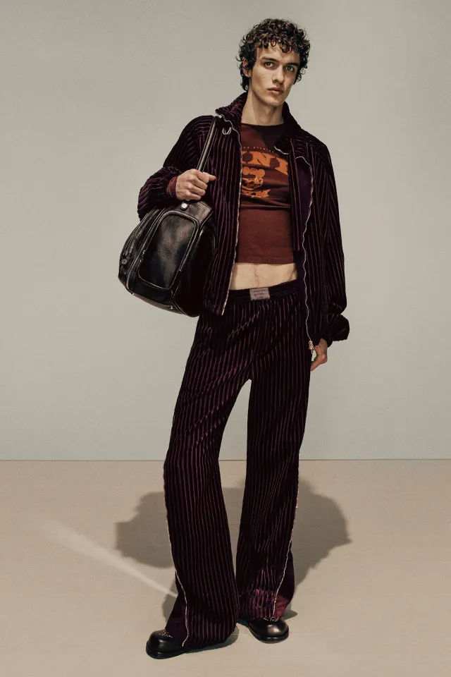 Acne Studios ұсынған ерлер киімі топтамасы: 2025 жылдың күзі