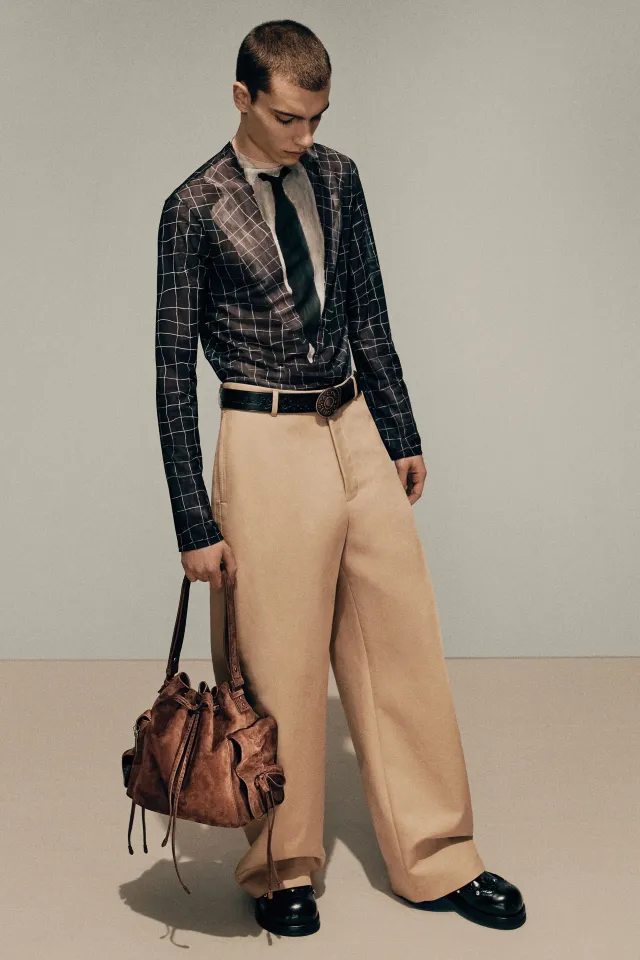 Acne Studios ұсынған ерлер киімі топтамасы: 2025 жылдың күзі