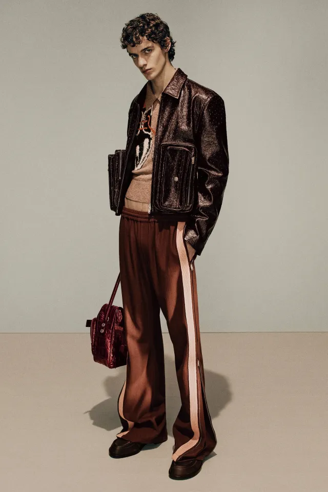 Acne Studios ұсынған ерлер киімі топтамасы: 2025 жылдың күзі