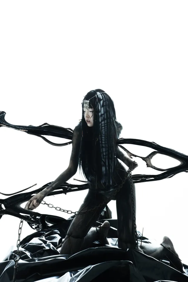 Tatler Lens: образы внутренних демонов