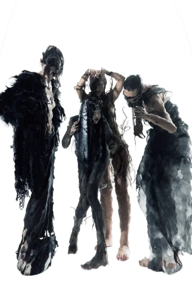 Tatler Lens: образы внутренних демонов