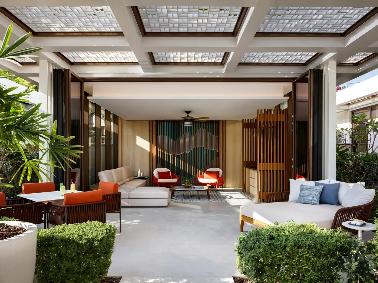 Еда на воде и бар в облаках: гастрономическое путешествие в Atlantis The Royal