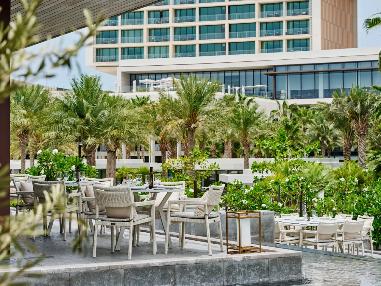 Еда на воде и бар в облаках: гастрономическое путешествие в Atlantis The Royal