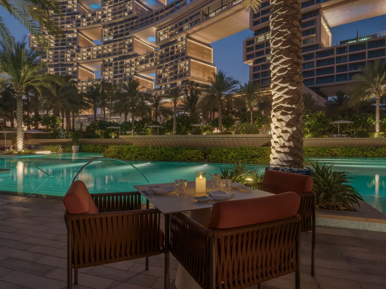 Еда на воде и бар в облаках: гастрономическое путешествие в Atlantis The Royal