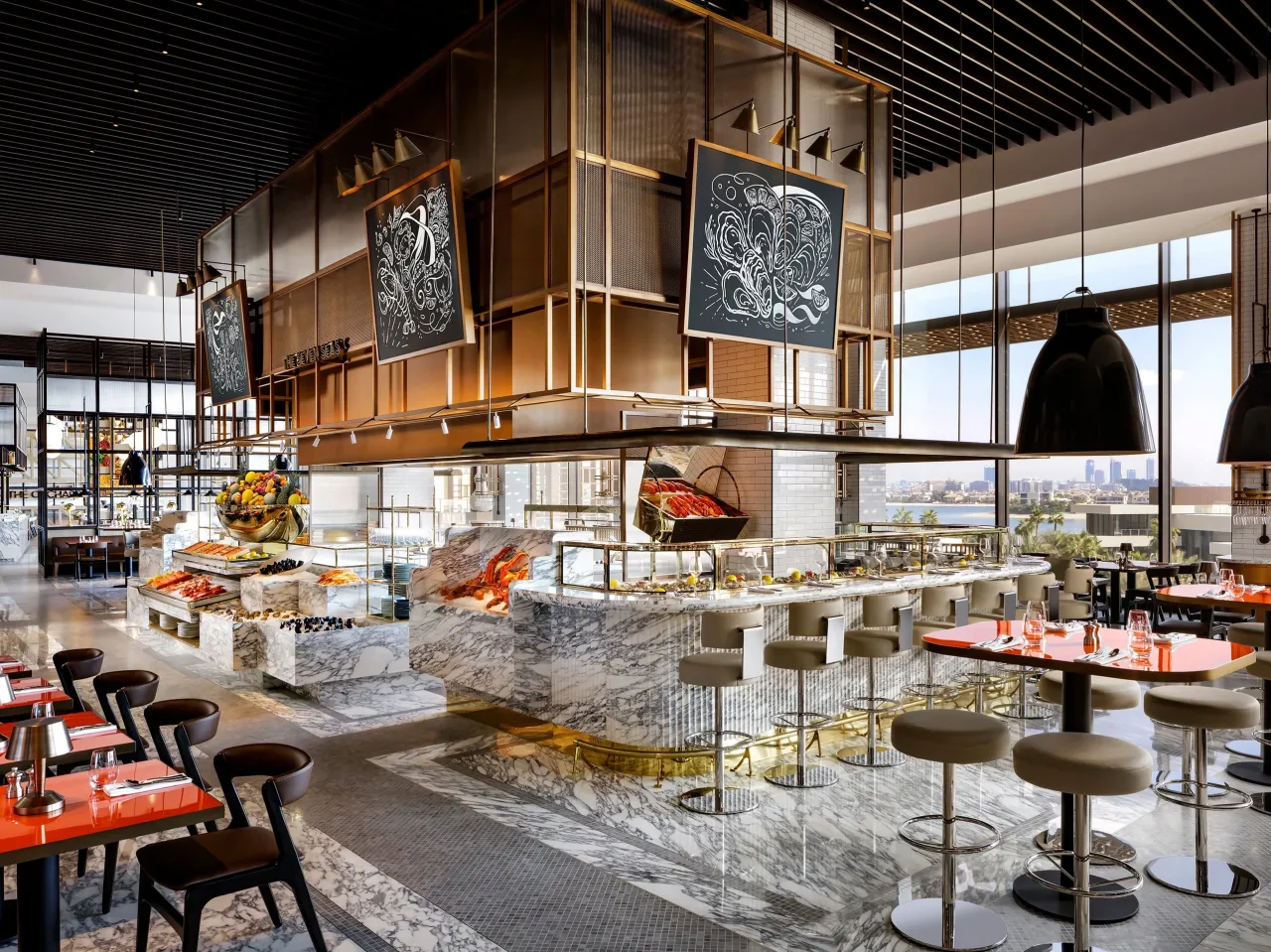 Еда на воде и бар в облаках: гастрономическое путешествие в Atlantis The Royal