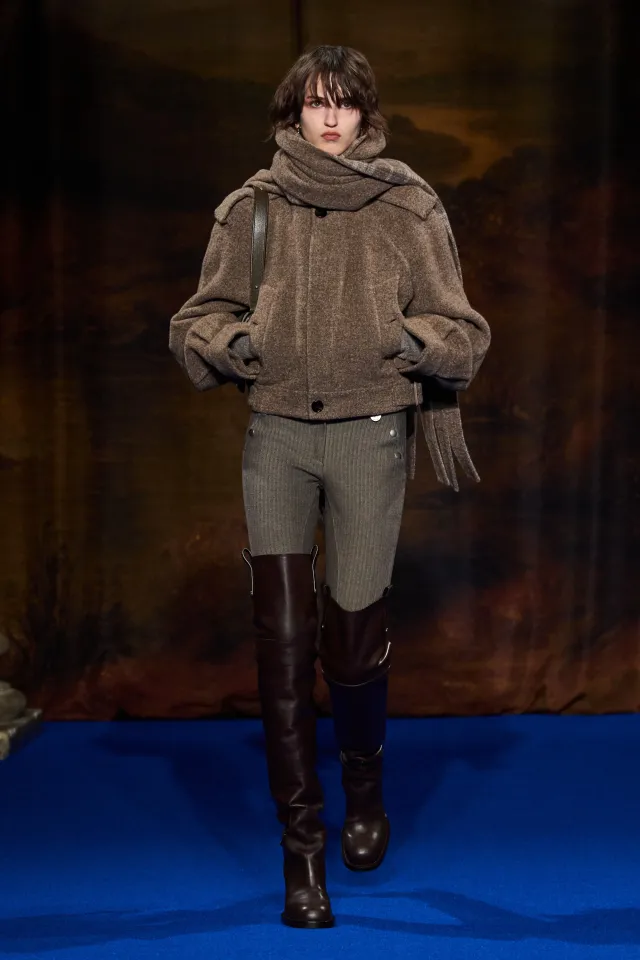 Рыцарь в сияющих доспехах: коллекция Burberry осень-зима 2025