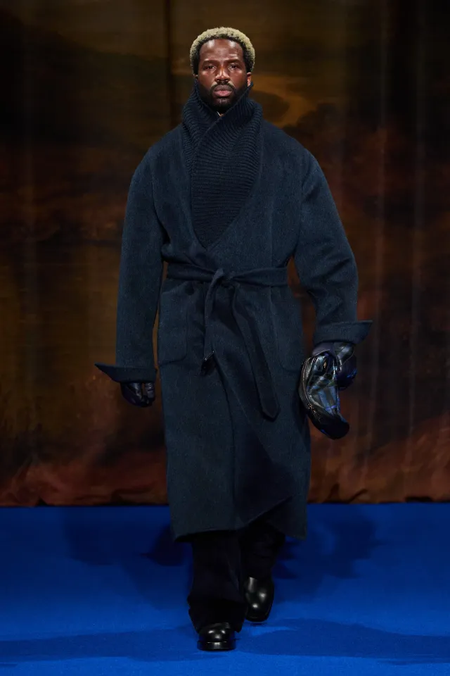 Рыцарь в сияющих доспехах: коллекция Burberry осень-зима 2025