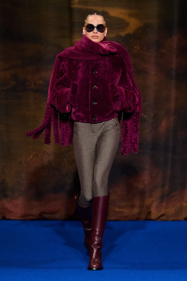 Рыцарь в сияющих доспехах: коллекция Burberry осень-зима 2025