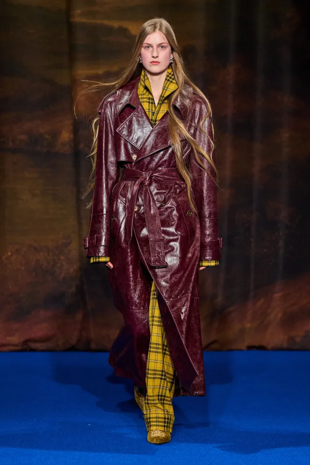 Рыцарь в сияющих доспехах: коллекция Burberry осень-зима 2025