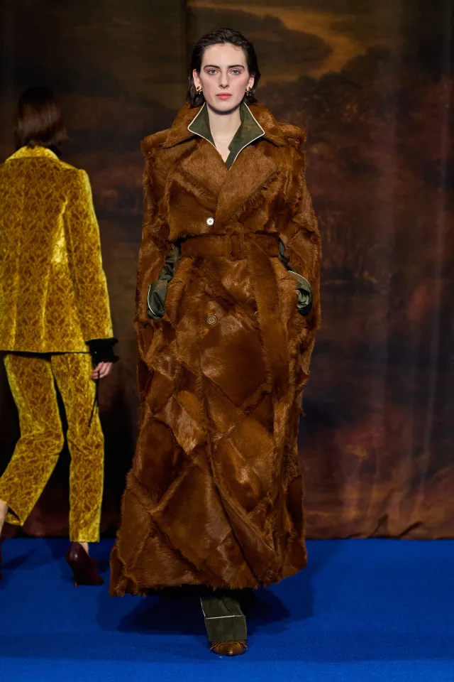 Рыцарь в сияющих доспехах: коллекция Burberry осень-зима 2025